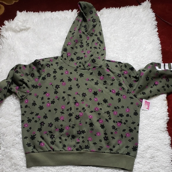 SALE!! JUICY COUTURE PULLOVER - Picture 2 of 8